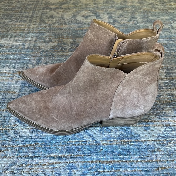 Excellent Condition Marc Fisher Booties - Picture 5 of 5
